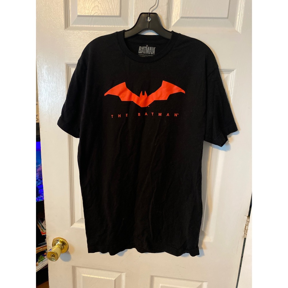 The Batman Movie Logo Graphic T-Shirt Mens Large Black Red DC Comics 2022 Tee